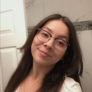 Meet your Posher, Alejandra